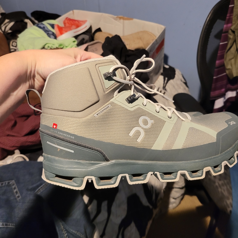 On Running Light Gray Sneakers